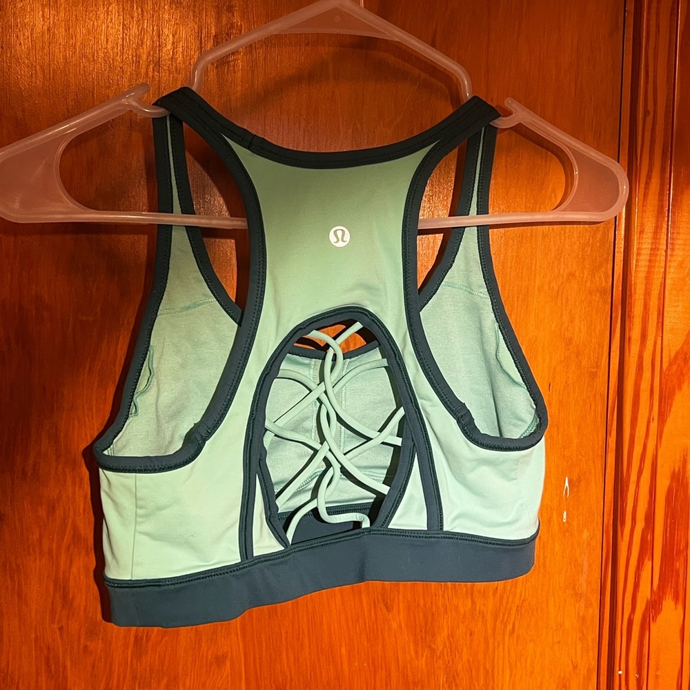 EUC Lululemon sports bra